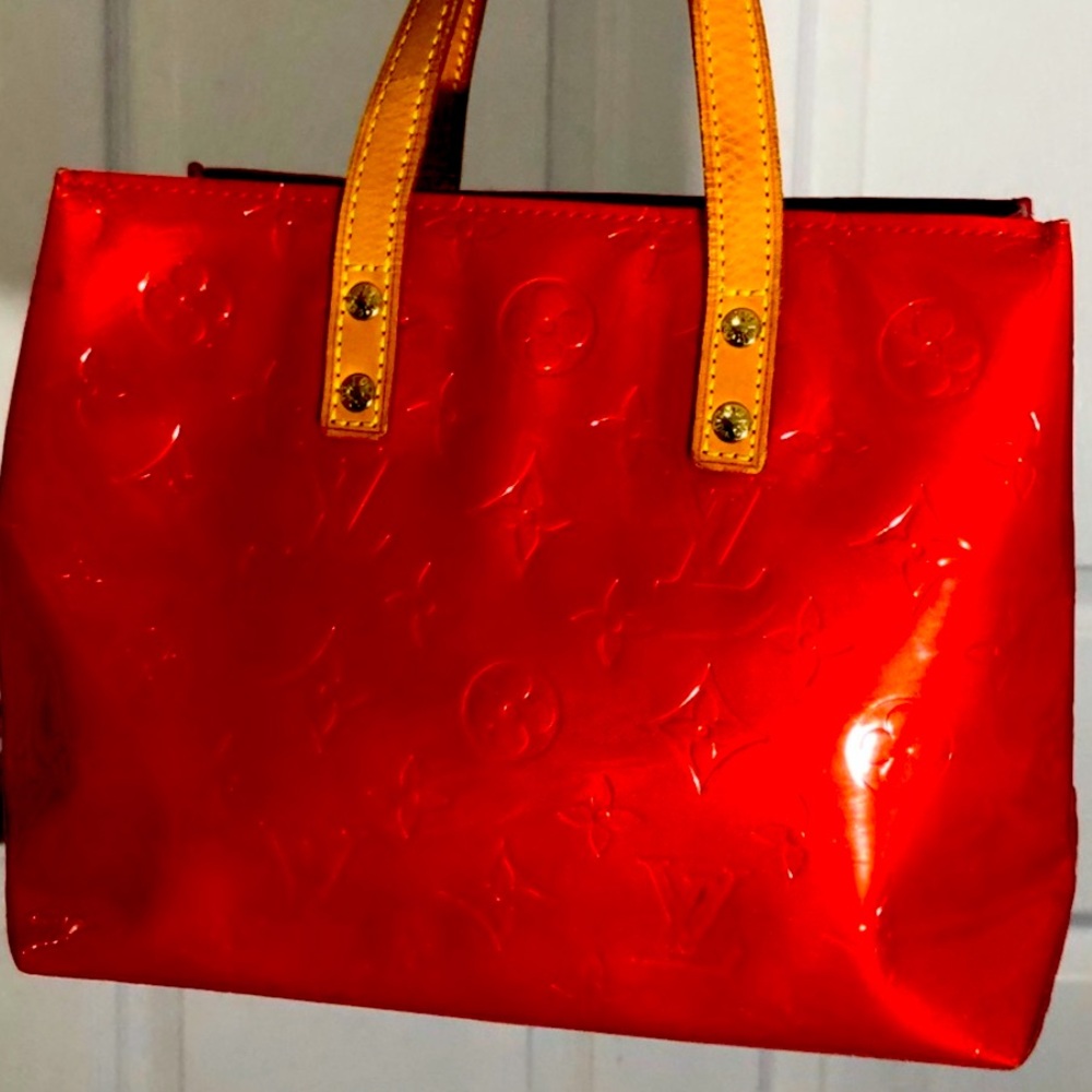 ❤️Candy Apple Red😍LOUIS V PM VERNIS Bag Accessorized only twice!💋Chic for❤️Day